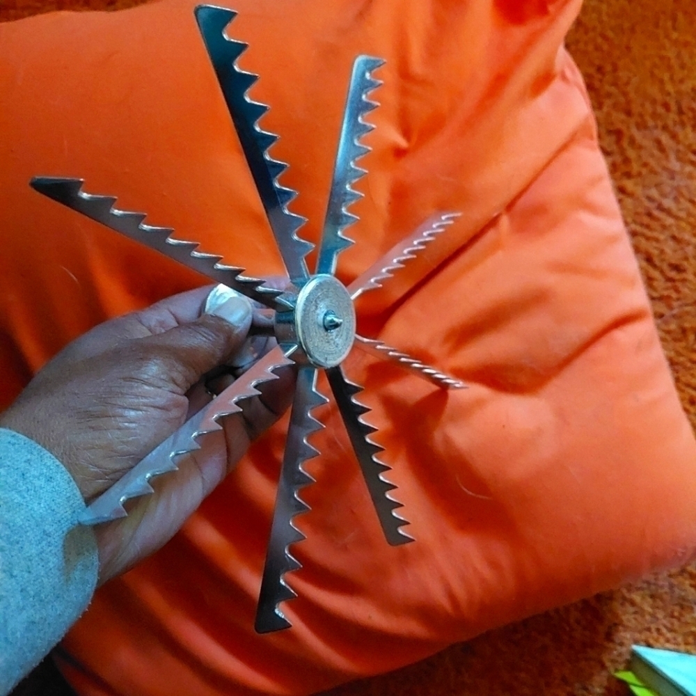Vintage* Metal 8-Slice Pie Slicer
